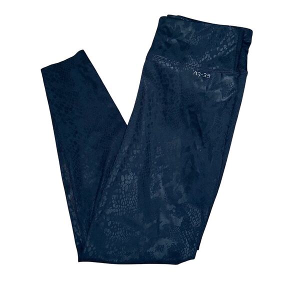 AR-33 Women’s Cropped Black with Snake Like Pattern. Leggings  I Med - Picture 1 of 6